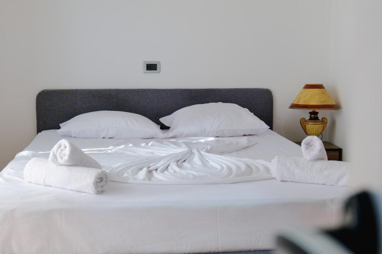 Hotel Leon Саранде Екстериор снимка