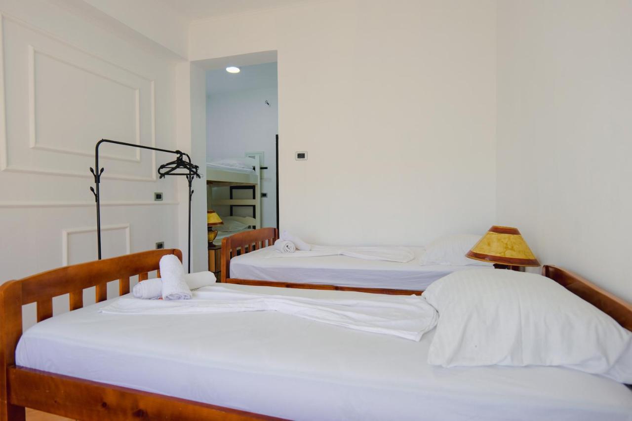 Hotel Leon Саранде Екстериор снимка