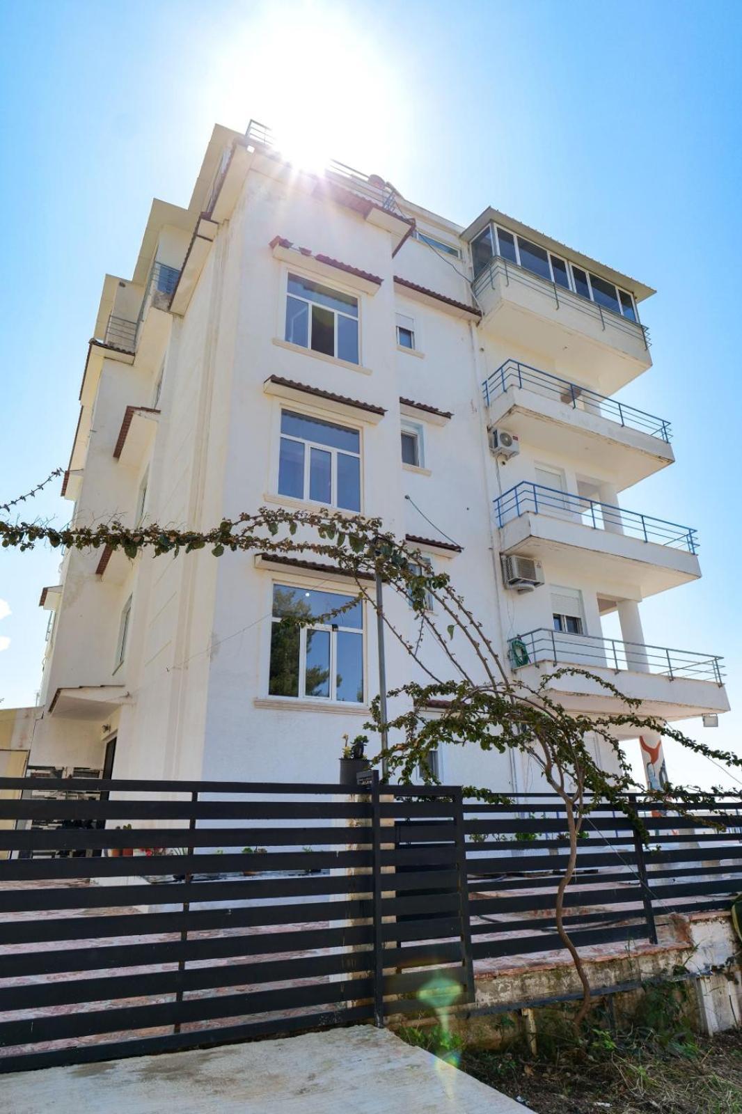 Hotel Leon Саранде Екстериор снимка